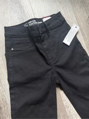 No Boundaries Black High Rise Stretch Skinny 5-Pocket Jeans Size 1 - 0179